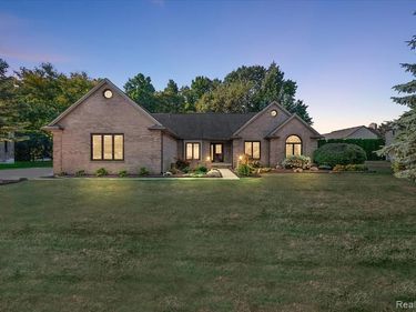 3084 Farmdale Drive, Sterling Heights, MI 48314