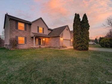 1029 White Trail, Wixom, MI 48393