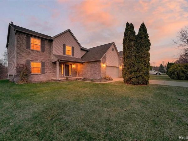 1029 White Trail, Wixom, MI 48393
