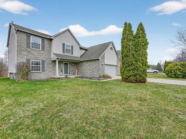 1029 White Trail, Wixom, MI 48393