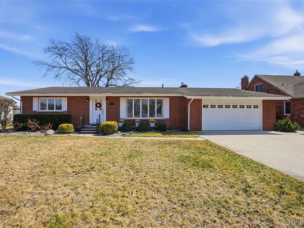 49750 Nautical Drive , Chesterfield Twp, MI 48047