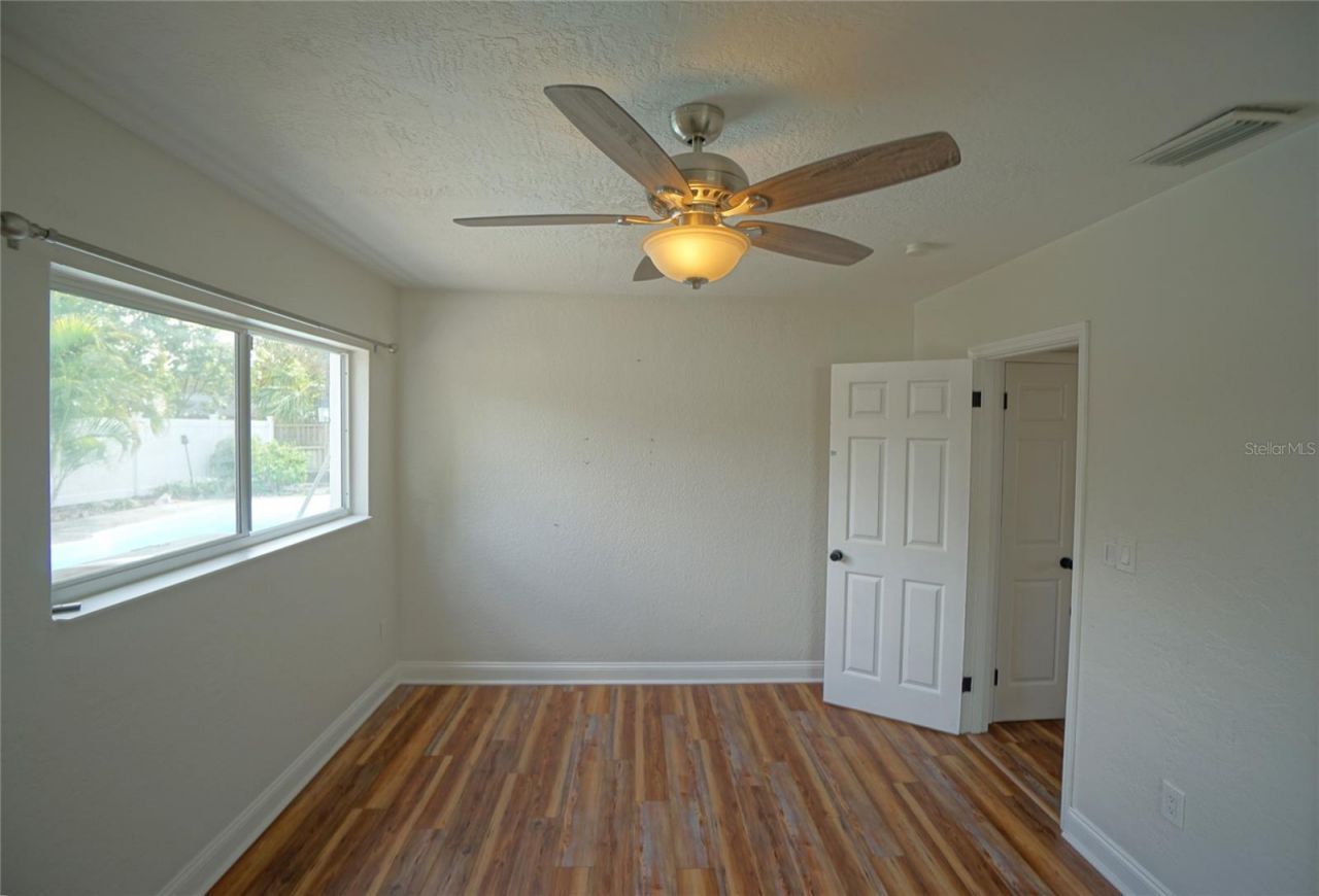 7325 10th Street N, Saint Petersburg, FL 33702 Photo