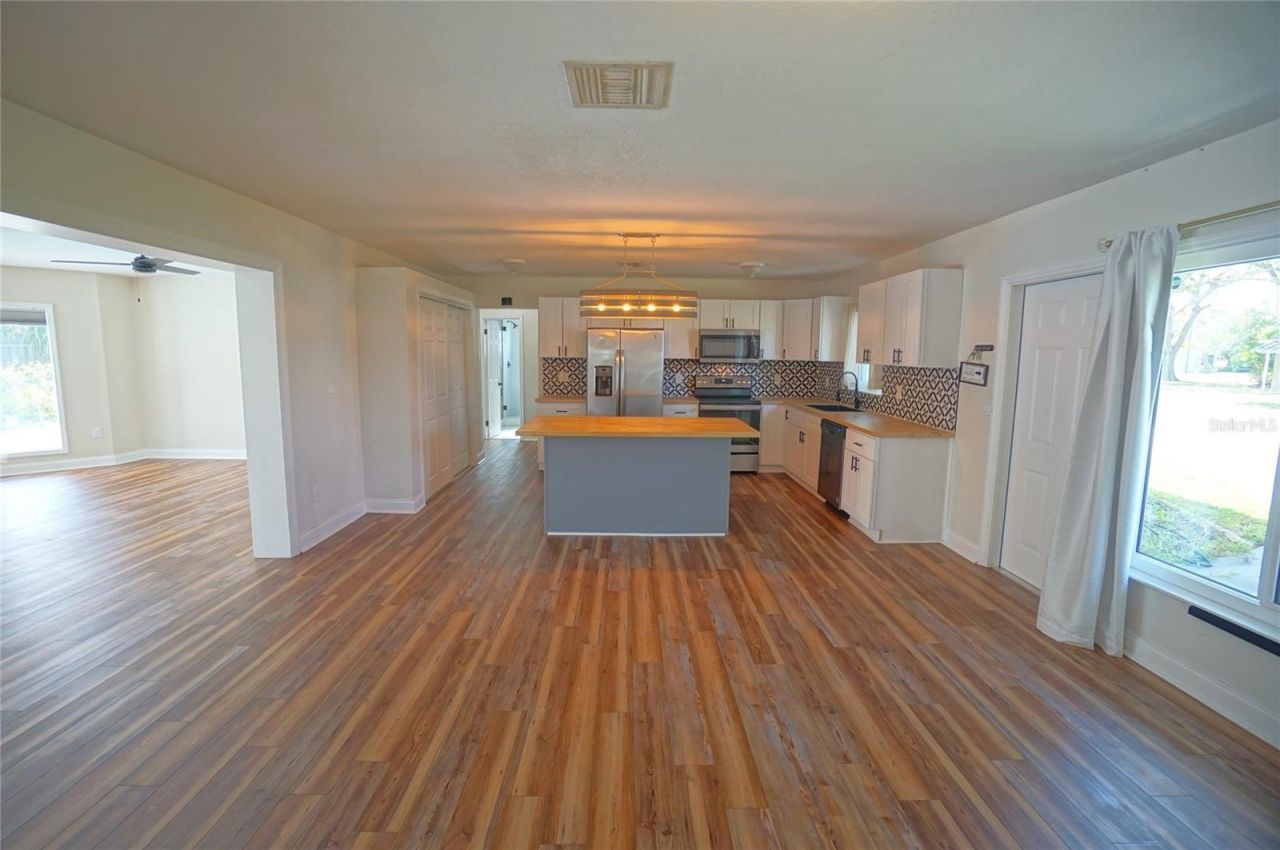 7325 10th Street N, Saint Petersburg, FL 33702 Photo