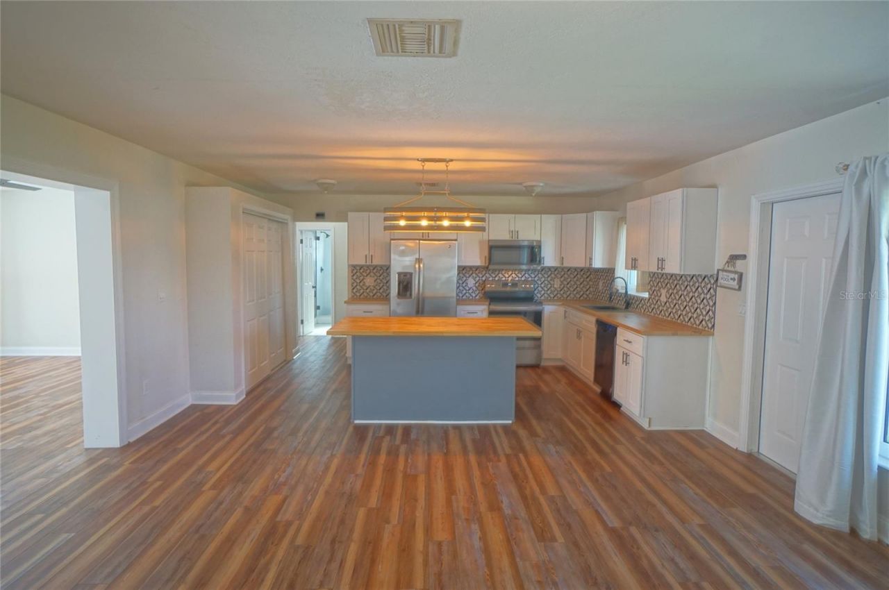 7325 10th Street N, Saint Petersburg, FL 33702 Photo