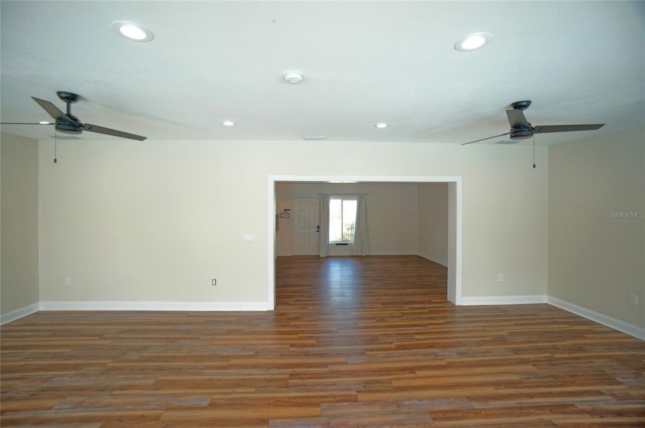 7325 10th Street N, Saint Petersburg, FL 33702 Photo