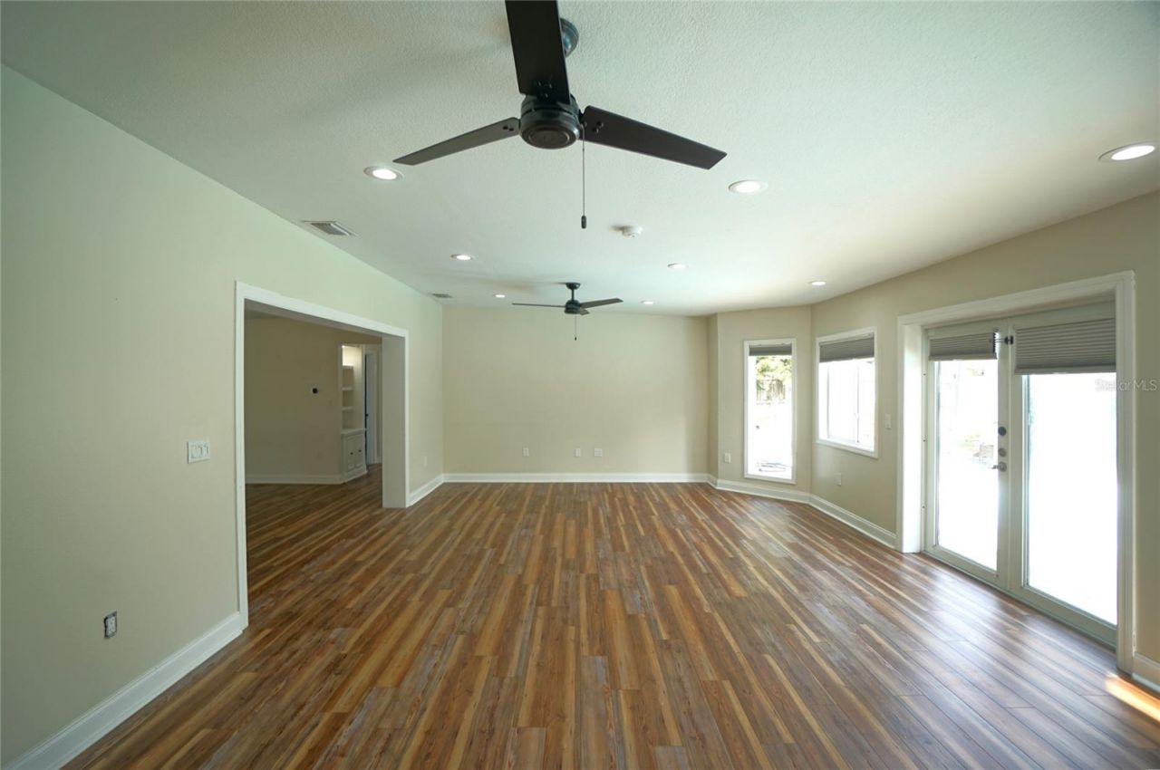 7325 10th Street N, Saint Petersburg, FL 33702 Photo