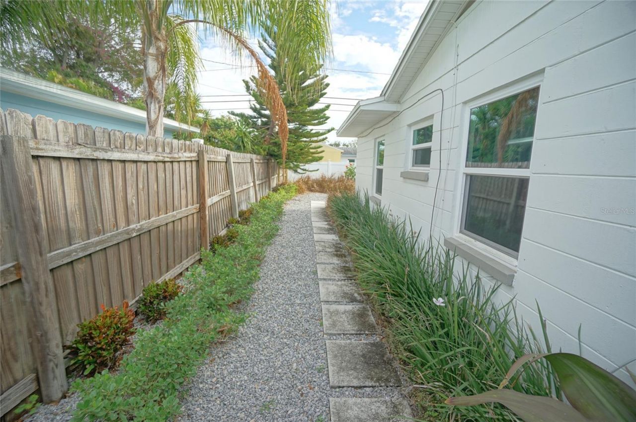 7325 10th Street N, Saint Petersburg, FL 33702 Photo