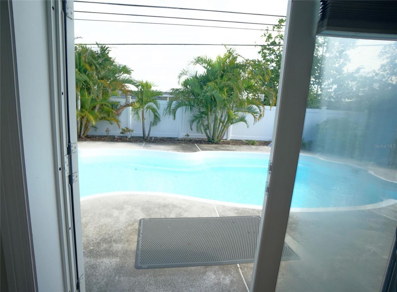 7325 10th Street N, Saint Petersburg, FL 33702 Photo