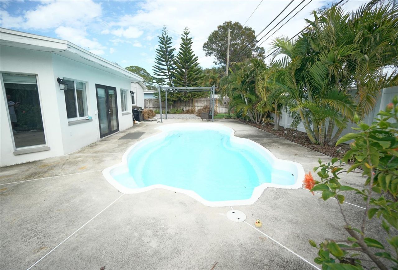 7325 10th Street N, Saint Petersburg, FL 33702 Photo