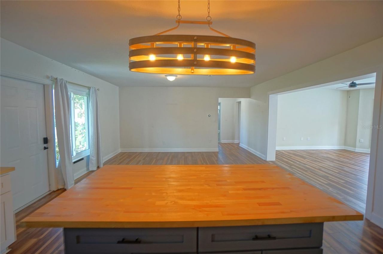 7325 10th Street N, Saint Petersburg, FL 33702 Photo