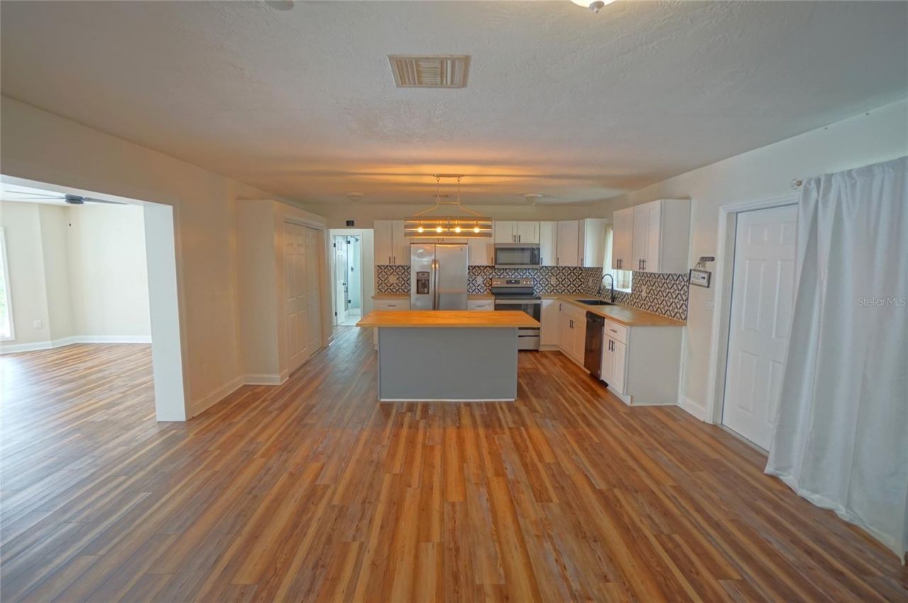 7325 10th Street N, Saint Petersburg, FL 33702 Photo