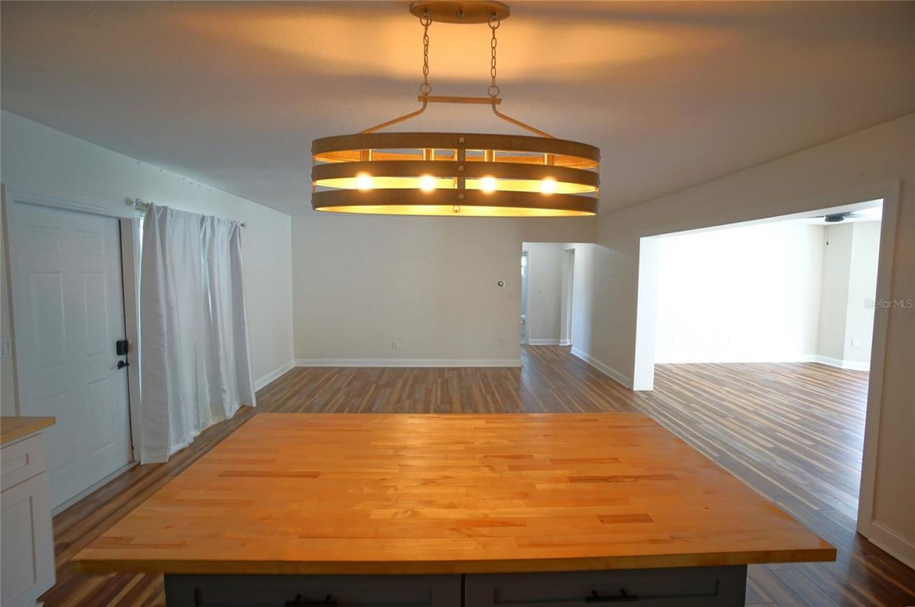 7325 10th Street N, Saint Petersburg, FL 33702 Photo