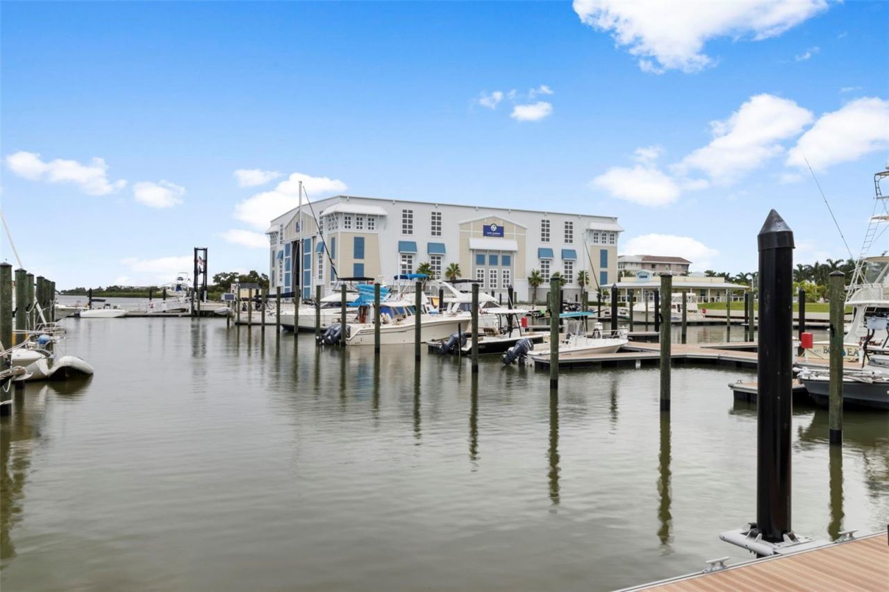 289 Sapphire Lake Drive, Unit 202, Bradenton, FL 34209 Photo