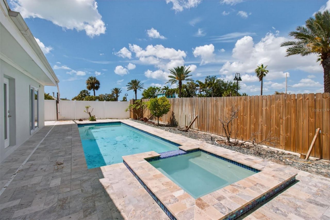 7919 Causeway Boulevard S, Saint Petersburg, FL 33707 Photo