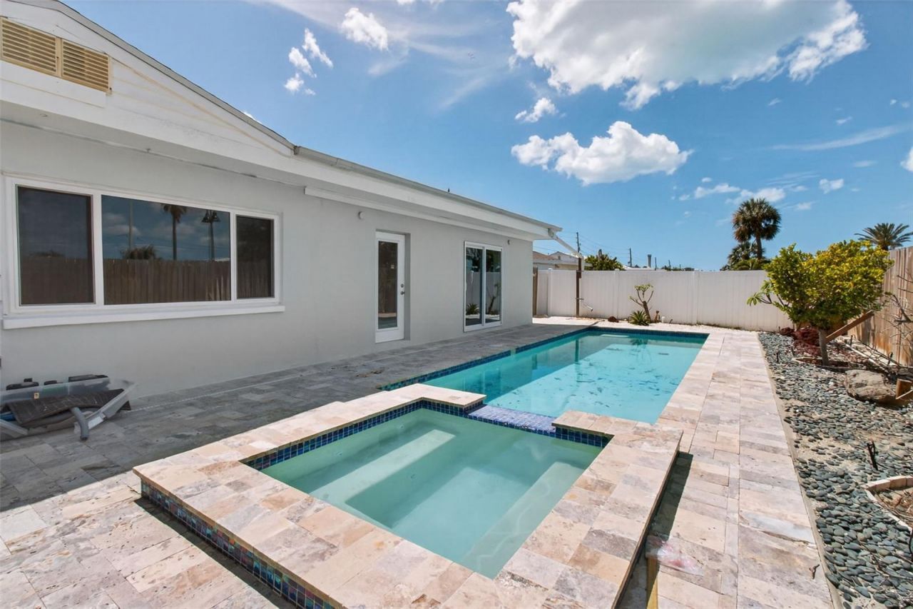 7919 Causeway Boulevard S, Saint Petersburg, FL 33707 Photo