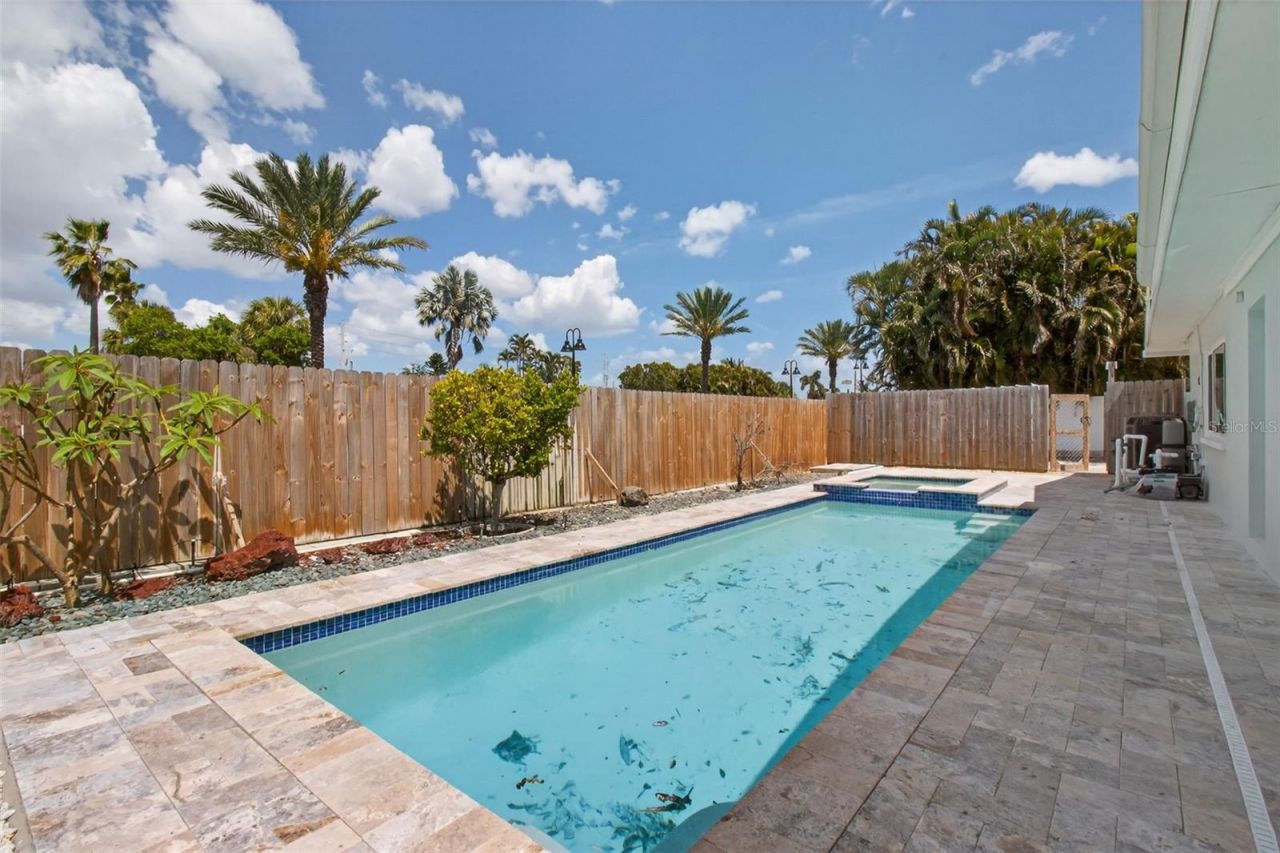 7919 Causeway Boulevard S, Saint Petersburg, FL 33707 Photo