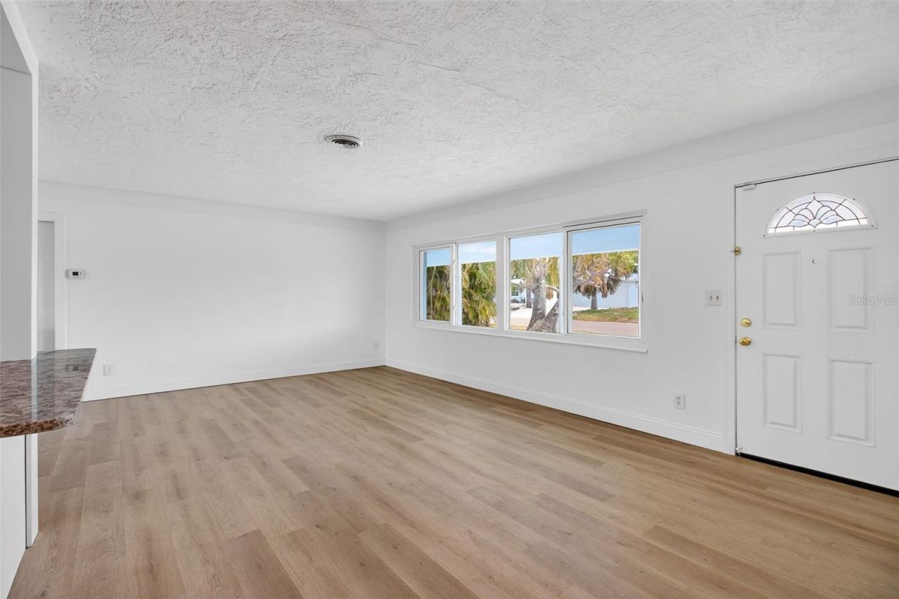 7919 Causeway Boulevard S, Saint Petersburg, FL 33707 Photo