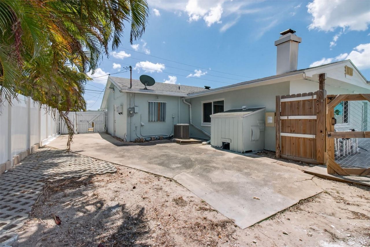 7919 Causeway Boulevard S, Saint Petersburg, FL 33707 Photo