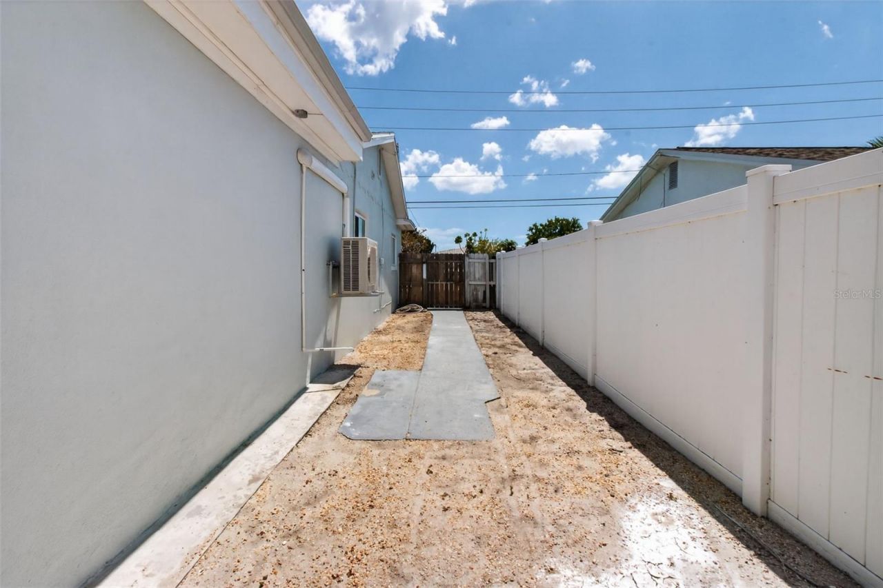 7919 Causeway Boulevard S, Saint Petersburg, FL 33707 Photo