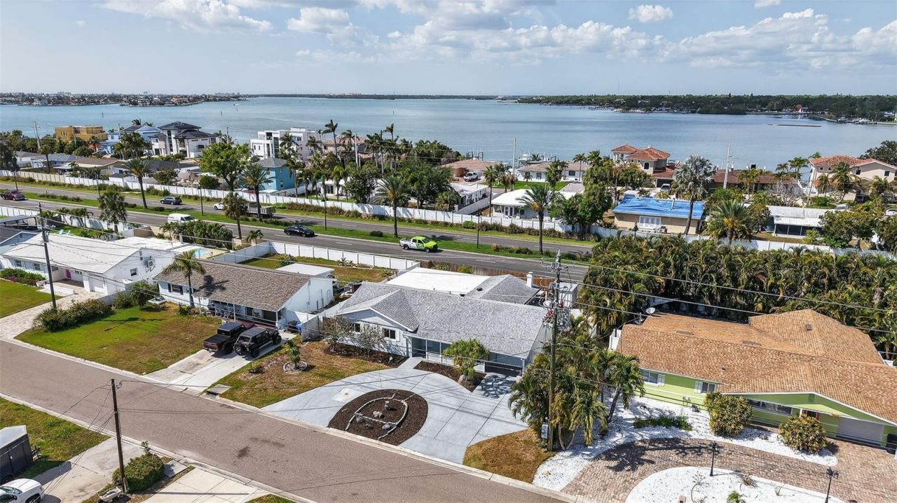 7919 Causeway Boulevard S, Saint Petersburg, FL 33707 Photo