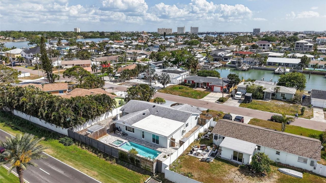 7919 Causeway Boulevard S, Saint Petersburg, FL 33707 Photo