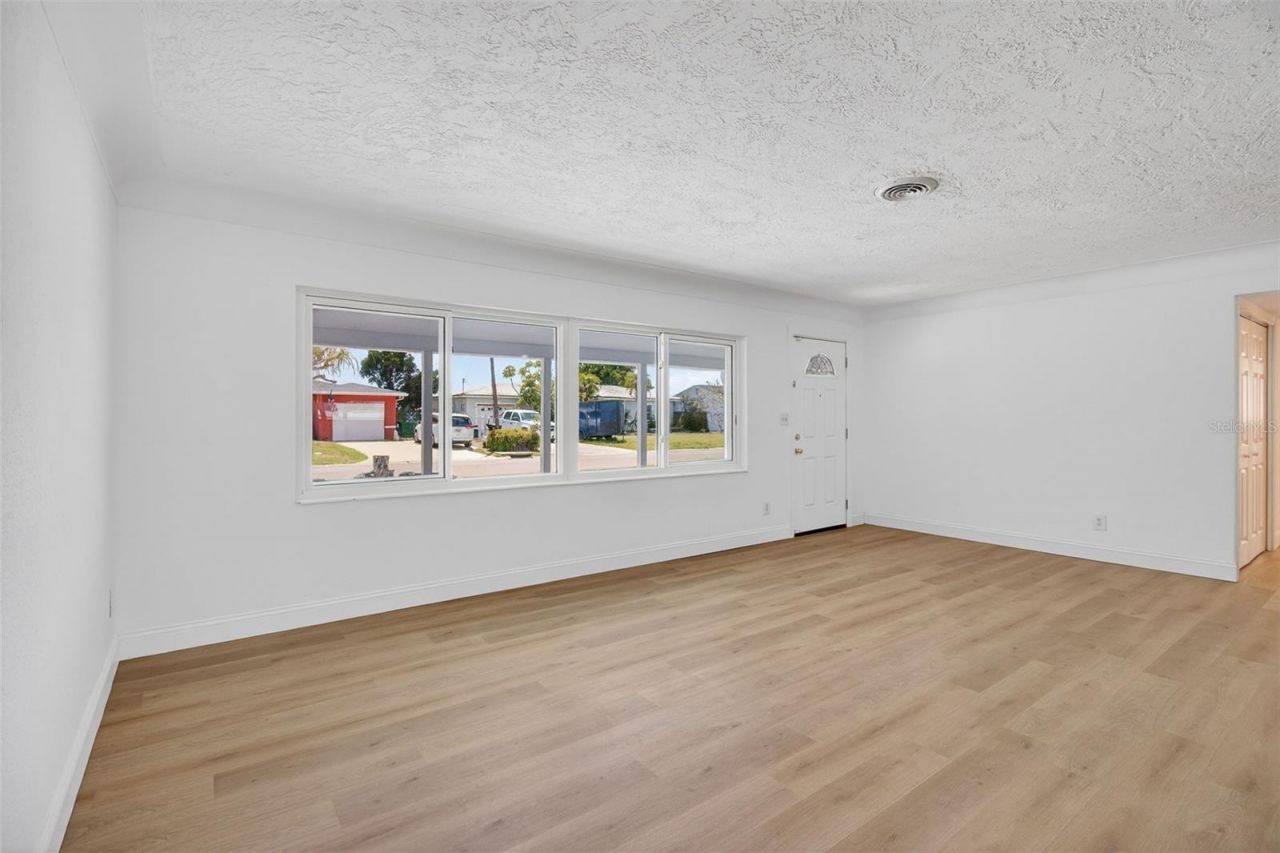 7919 Causeway Boulevard S, Saint Petersburg, FL 33707 Photo