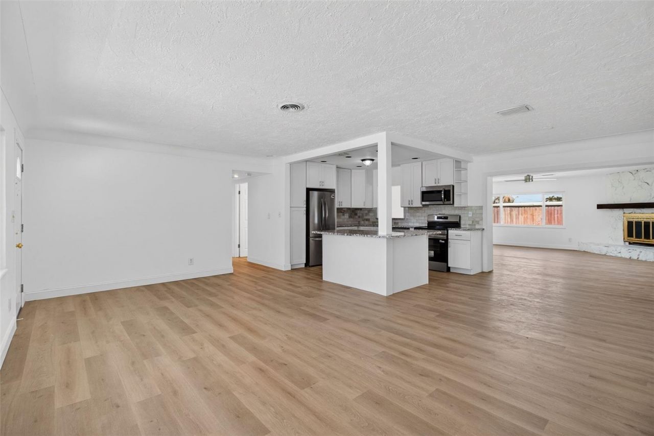 7919 Causeway Boulevard S, Saint Petersburg, FL 33707 Photo