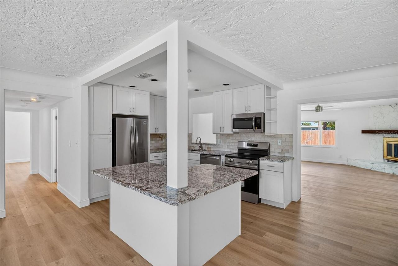 7919 Causeway Boulevard S, Saint Petersburg, FL 33707 Photo