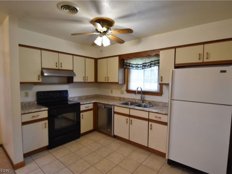 7568 Huntington Drive , Boardman, OH 44512 Photo 8