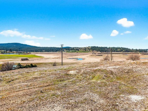 3811 S Henry Rd, Greenacres, WA 99016