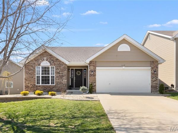 615 Prairiegate Court , Lake St Louis, MO 63367