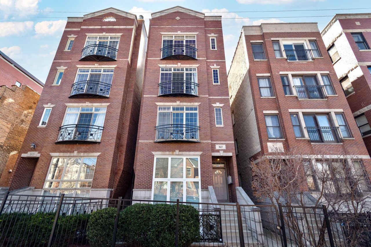 2625 W Belmont Avenue, Unit 4, Chicago, IL 60618 Main Photo