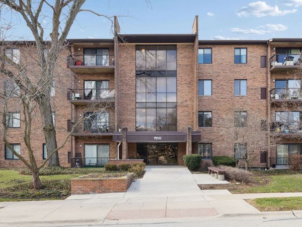 7510 Farmingdale Drive , Unit 407, Darien, IL 60561