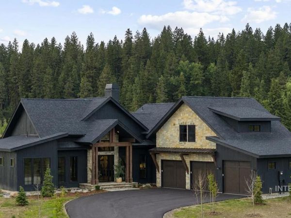 11 Larkspur, McCall, ID 83638