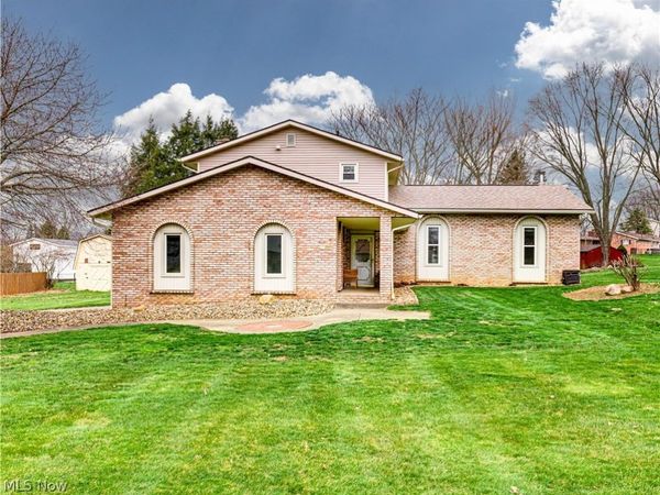 3881 Mahogany Street NW, Uniontown, OH 44685