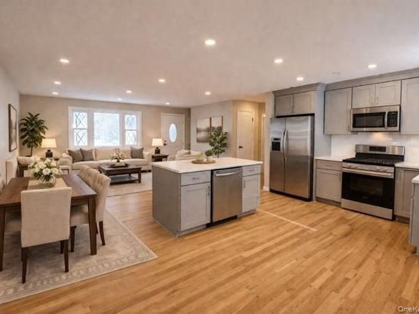 109 N Greene Avenue, Lindenhurst, NY 11757