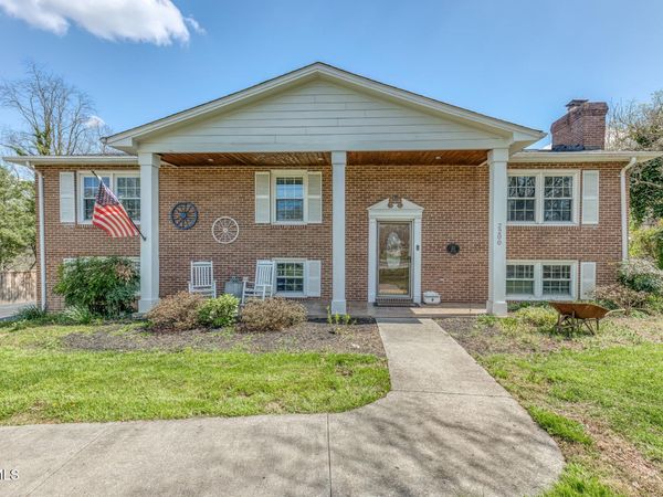2200 Camelot Circle, Johnson City, TN 37604