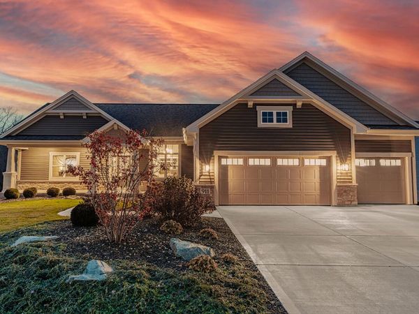 911 Kohlwey Dr, Grafton, WI 53024