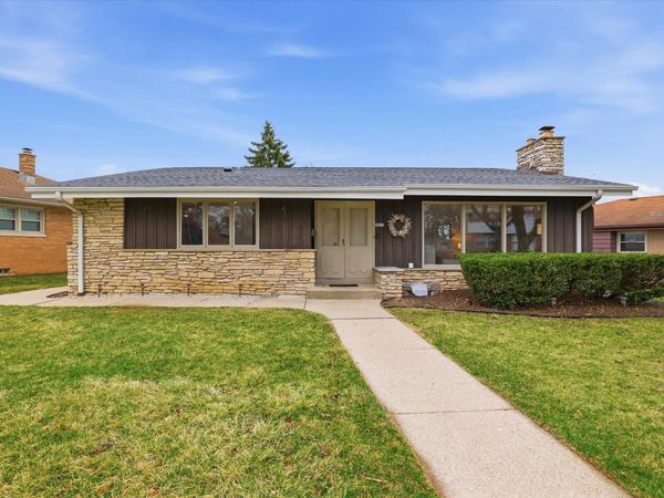 9837 W Sarasota Pl, Milwaukee, WI 53222