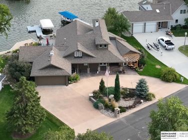 106 Abbey Landing, Valley, NE 68064