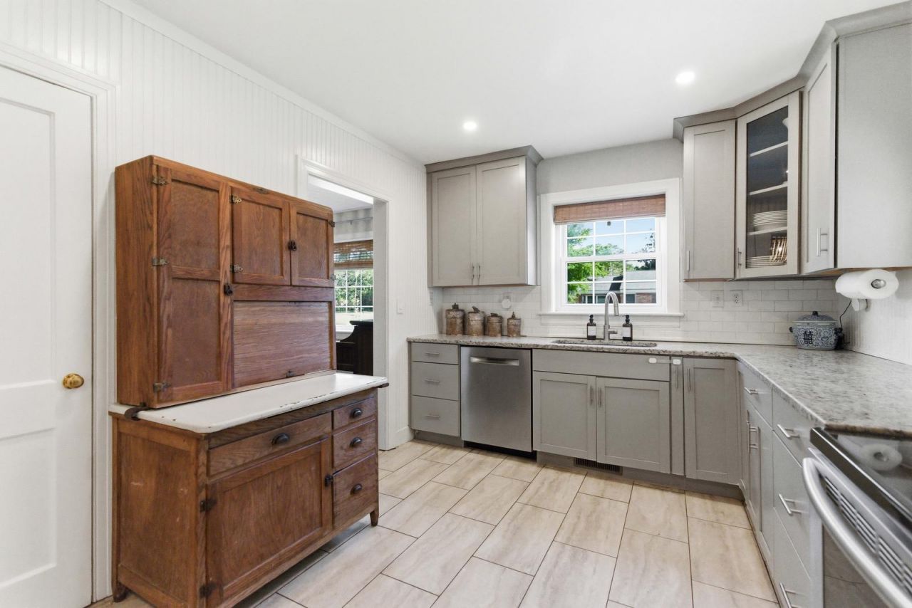 1259 Sunset Drive Photo 12