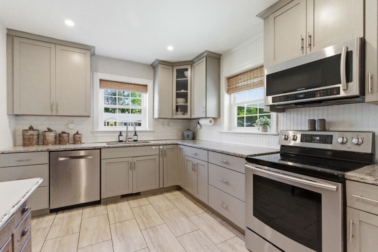 1259 Sunset Drive Photo 14