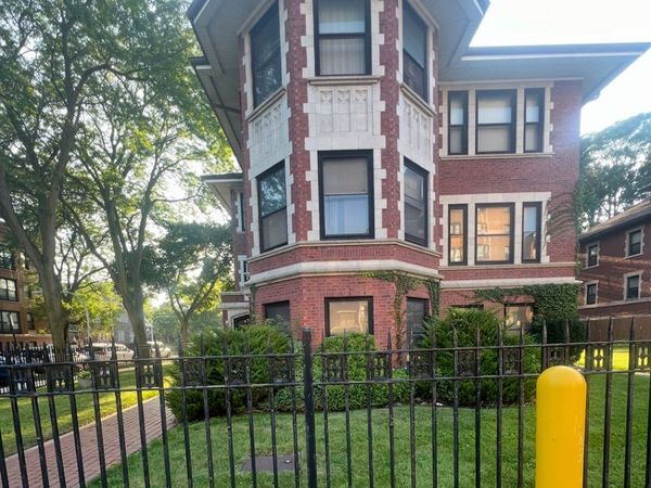 6758 S Jeffery Boulevard , Chicago, IL 60649