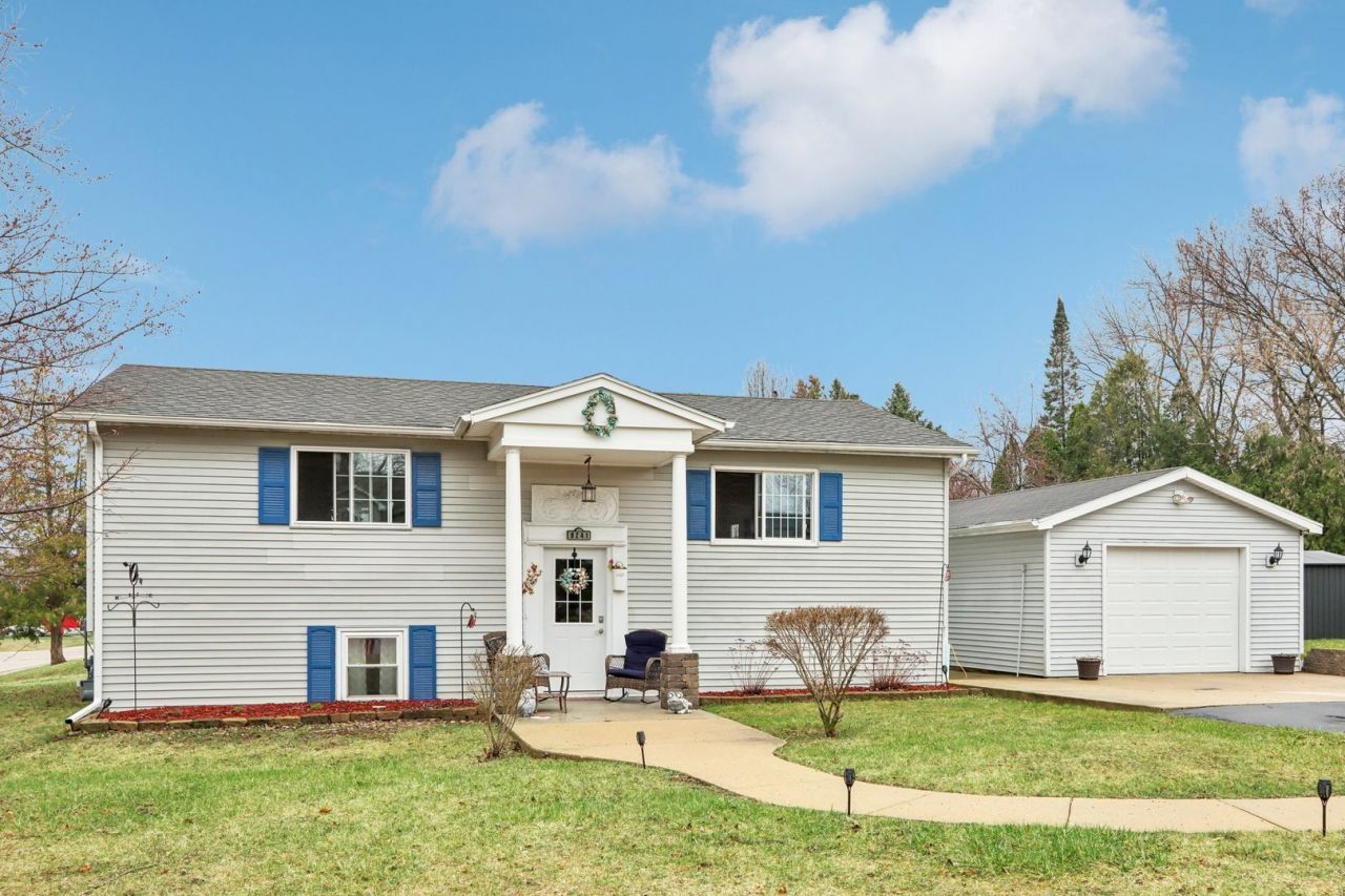 6241 237th Avenue, Salem, WI 53168 Main Photo