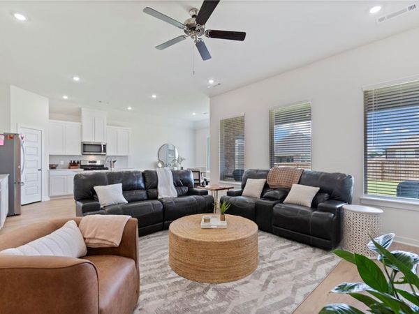 457 N Goose Xing , Farmington, AR 72730