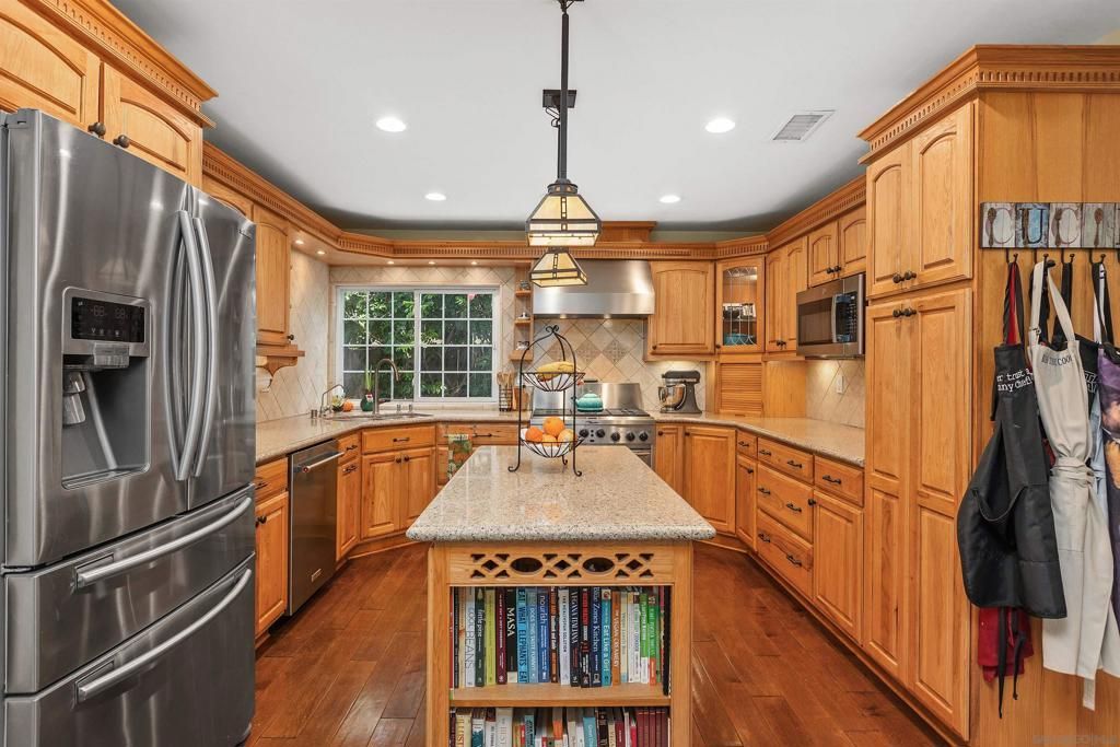 10470 Orozco Rd, San Diego, CA 92124 Main Photo