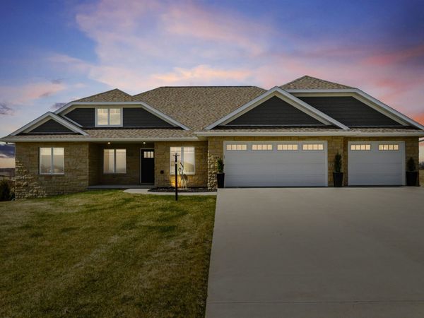 2129 Tuscany Ridge Drive, Asbury, IA 52002