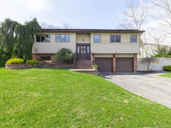 7 Quincy Lane, Smithtown, NY 11787