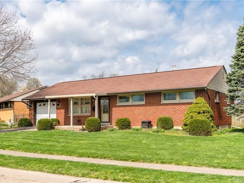 535 Barbara Drive, Tipp City, OH 45371 Photo 3