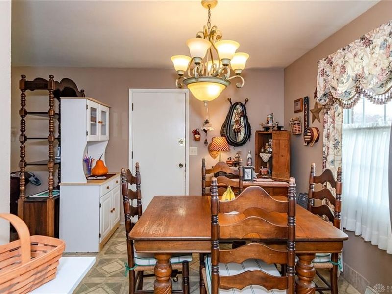 535 Barbara Drive, Tipp City, OH 45371 Photo 8